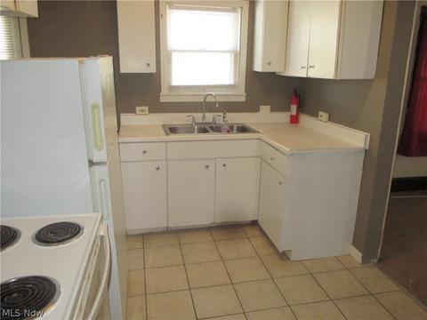 36 Hawthorne St, Struthers, OH 44471 photo 3