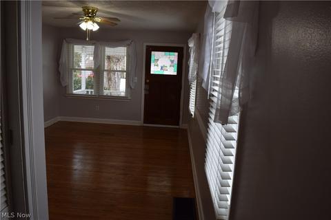 203 50th St SE, Canton, OH 44707 photo 4