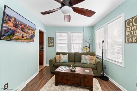 281 E Willowview Dr, Coventry, OH 44319 photo 8