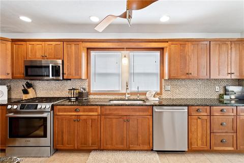 281 E Willowview Dr, Coventry, OH 44319 photo 13