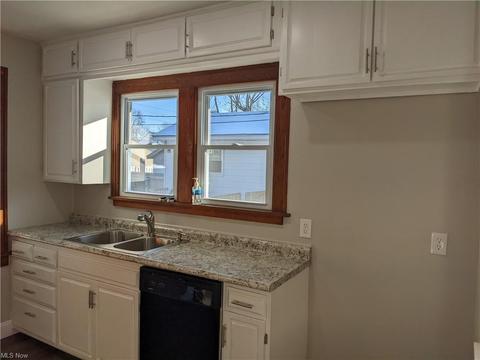 183 Beebe Ave, Elyria, OH 44035 photo 9