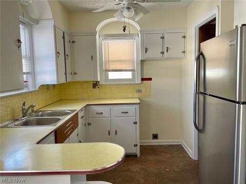 4111 Maplecrest Ave, Parma, OH 44134 photo 2