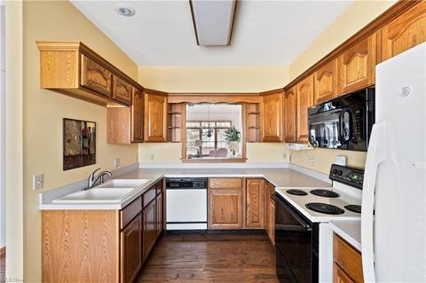 2601 Charing Cross Rd NW, Canton, OH 44708 photo 5