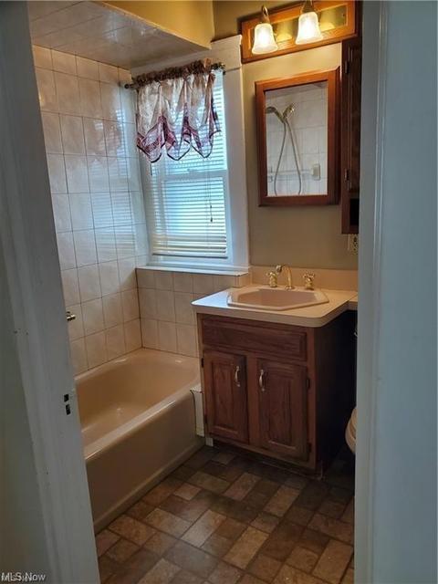 316 4th St, Elyria, OH 44035 photo 10
