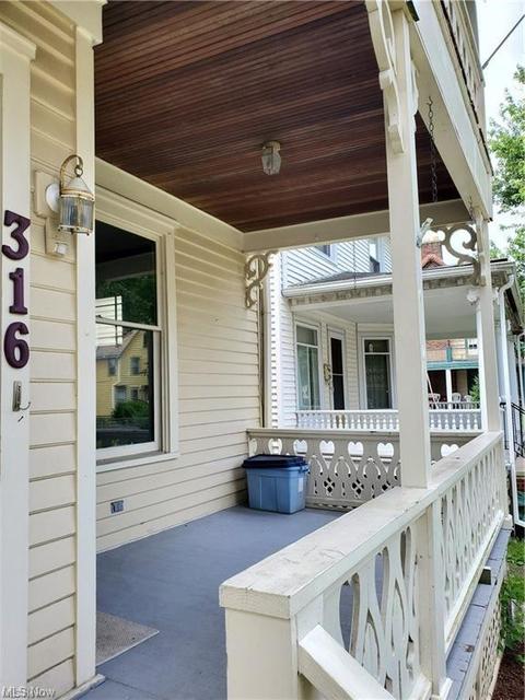316 4th St, Elyria, OH 44035 photo 2