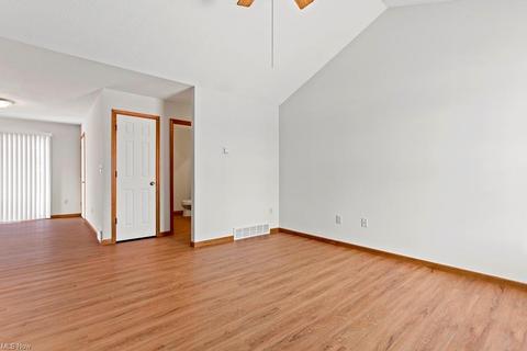 460 Stallion Ct, Lagrange, OH 44050 photo 2