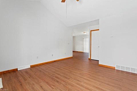 460 Stallion Ct, Lagrange, OH 44050 photo 3