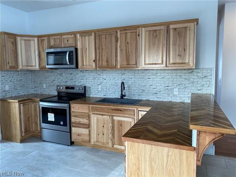 412 W Main St, Barnesville, OH 43713 photo 8