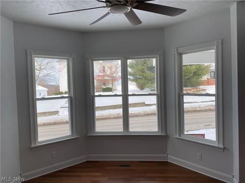 412 W Main St, Barnesville, OH 43713 photo 3