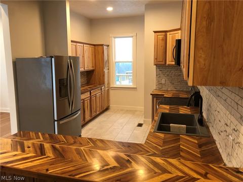 412 W Main St, Barnesville, OH 43713 photo 9