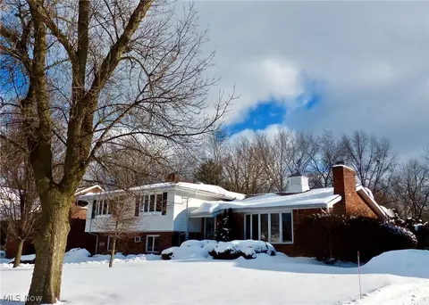 2147 Garden Dr, Wickliffe, OH 44092 photo 1