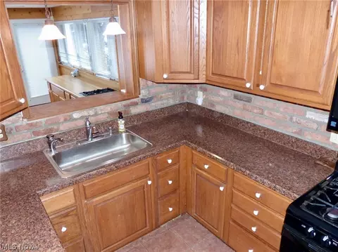 2147 Garden Dr, Wickliffe, OH 44092 photo 9