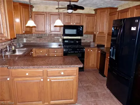 2147 Garden Dr, Wickliffe, OH 44092 photo 8