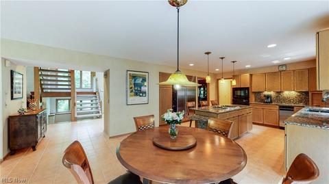 7369 Rollingbrook Trl, Solon, OH 44139 photo 10