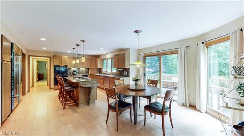 7369 Rollingbrook Trl, Solon, OH 44139 photo 8