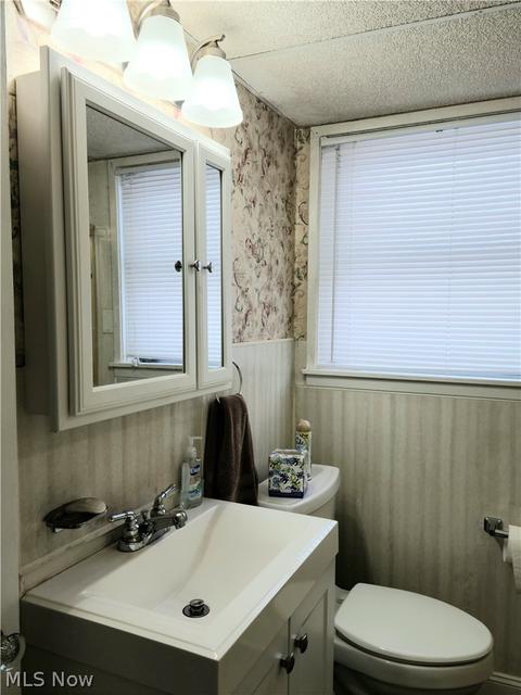 444 Spring St, Struthers, OH 44471 photo 13