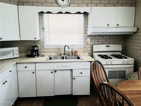 444 Spring St, Struthers, OH 44471 photo 7