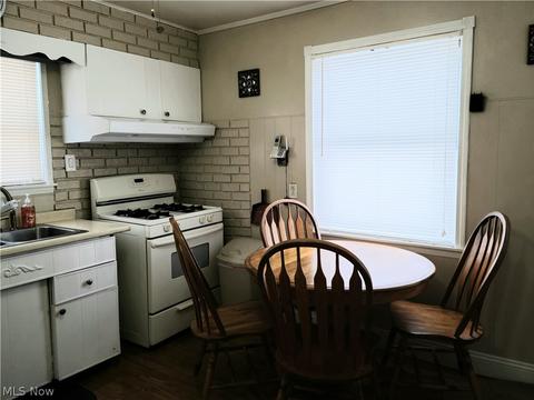 444 Spring St, Struthers, OH 44471 photo 8