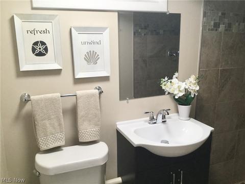 481 Wesley Ave, Elyria, OH 44035 photo 8