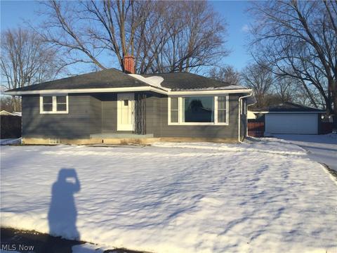 481 Wesley Ave, Elyria, OH 44035 photo 1