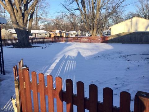 481 Wesley Ave, Elyria, OH 44035 photo 10