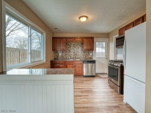418 Walnut Dr, Berea, OH 44017 photo 7