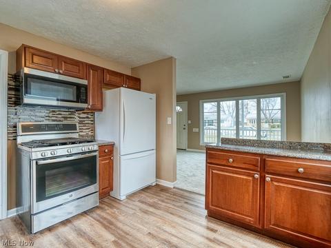 418 Walnut Dr, Berea, OH 44017 photo 6