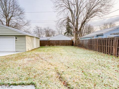 418 Walnut Dr, Berea, OH 44017 photo 4