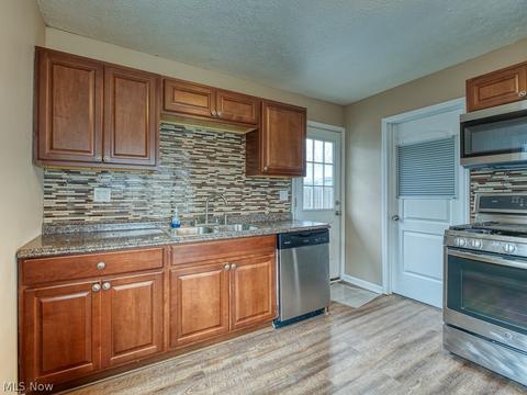 418 Walnut Dr, Berea, OH 44017 photo 5