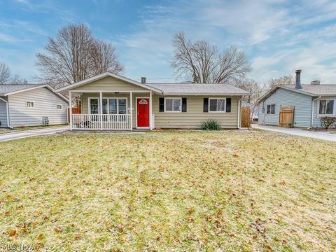 418 Walnut Dr, Berea, OH 44017 photo 2