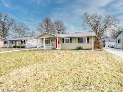 418 Walnut Dr, Berea, OH 44017 photo 1
