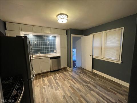 210 E 45th St, Lorain, OH 44052 photo 4