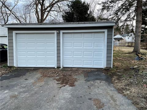 210 E 45th St, Lorain, OH 44052 photo 2