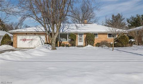 265 E Ridgewood Dr, Seven Hills, OH 44131 photo 1