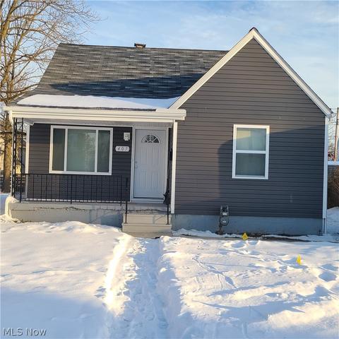 407 11th St, Elyria, OH 44035 photo 2
