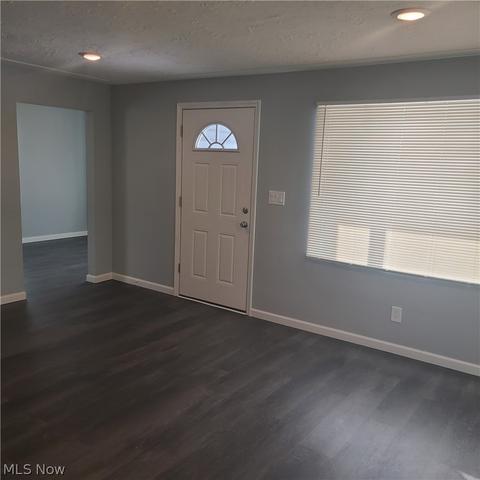 407 11th St, Elyria, OH 44035 photo 4