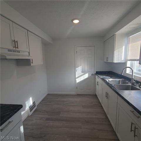 407 11th St, Elyria, OH 44035 photo 5