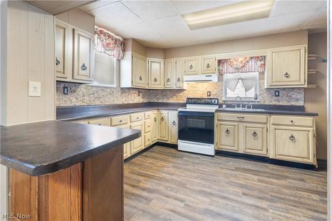 403 E 7th St, Dover, OH 44622 photo 8