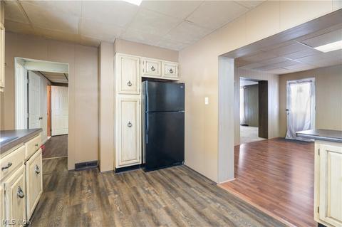 403 E 7th St, Dover, OH 44622 photo 11