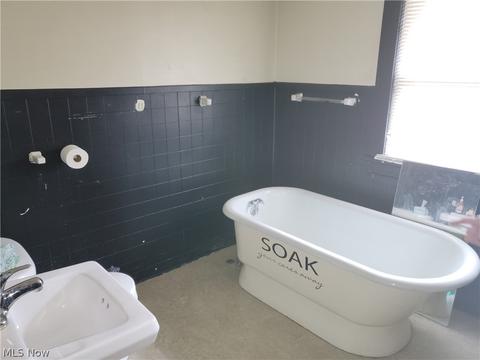122 E 22nd St, Lorain, OH 44052 photo 9