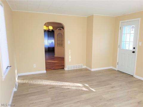 384 E 260th St, Euclid, OH 44132 photo 9
