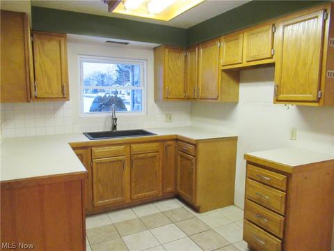 3317 Fairmount Blvd NE, Canton, OH 44705 photo 13