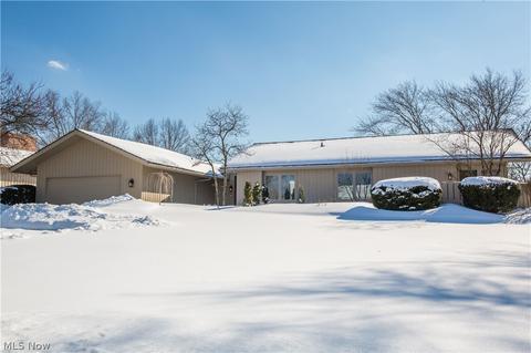 566 E Acadia Pt, Aurora, OH 44202 photo 1