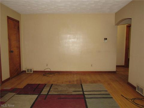 2437 E 31st St, Lorain, OH 44055 photo 2