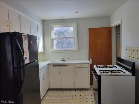 2437 E 31st St, Lorain, OH 44055 photo 6