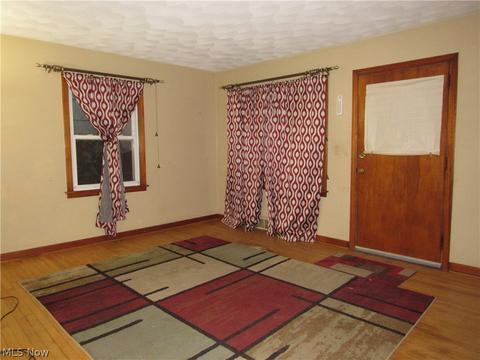 2437 E 31st St, Lorain, OH 44055 photo 3