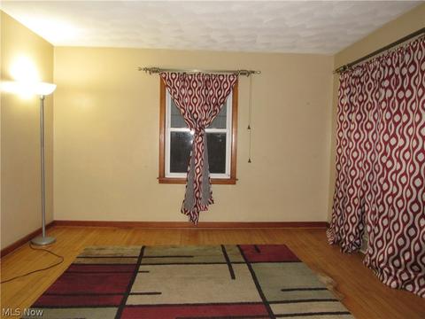 2437 E 31st St, Lorain, OH 44055 photo 4