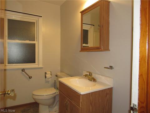 2437 E 31st St, Lorain, OH 44055 photo 9