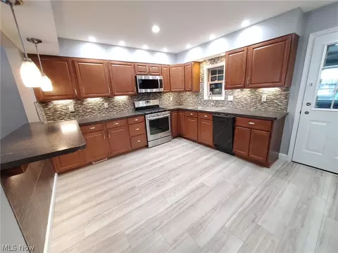 1428 Eleanor Dr, Ashtabula, OH 44004 photo 8