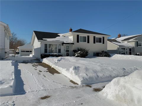 792 Charles St, Willowick, OH 44095 photo 2